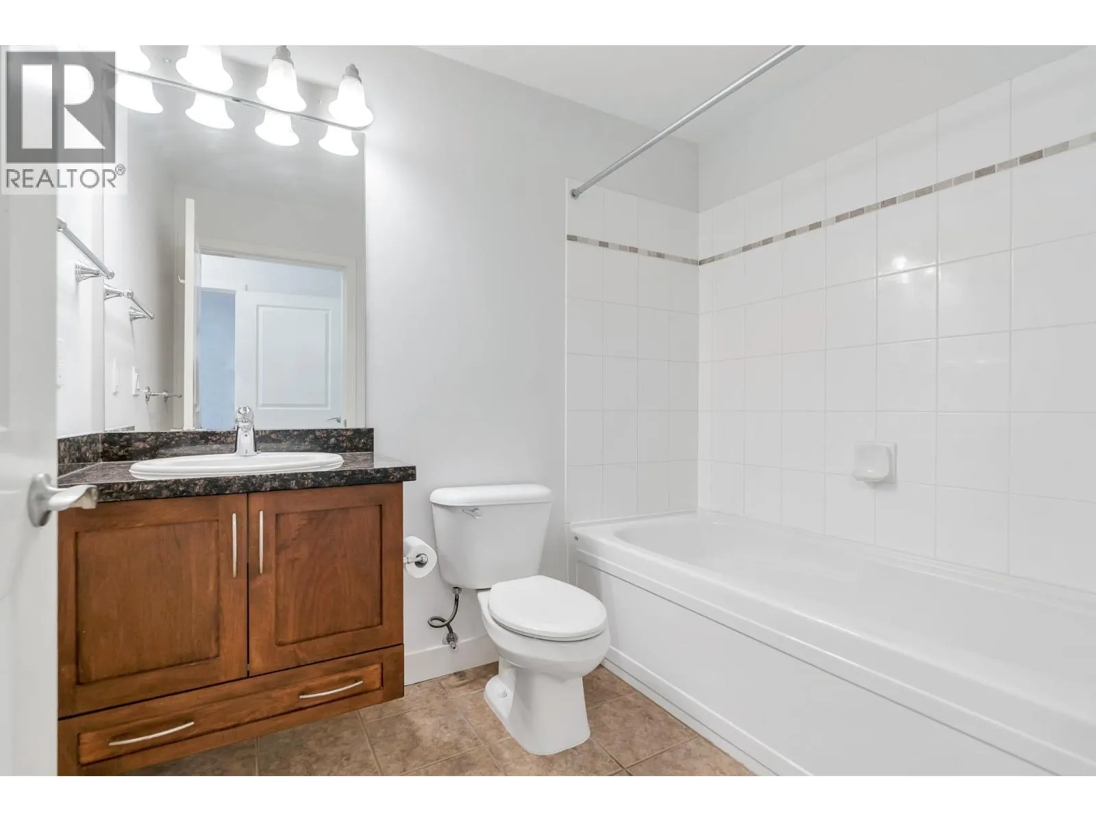 210 1375 VIEW CRESCENT