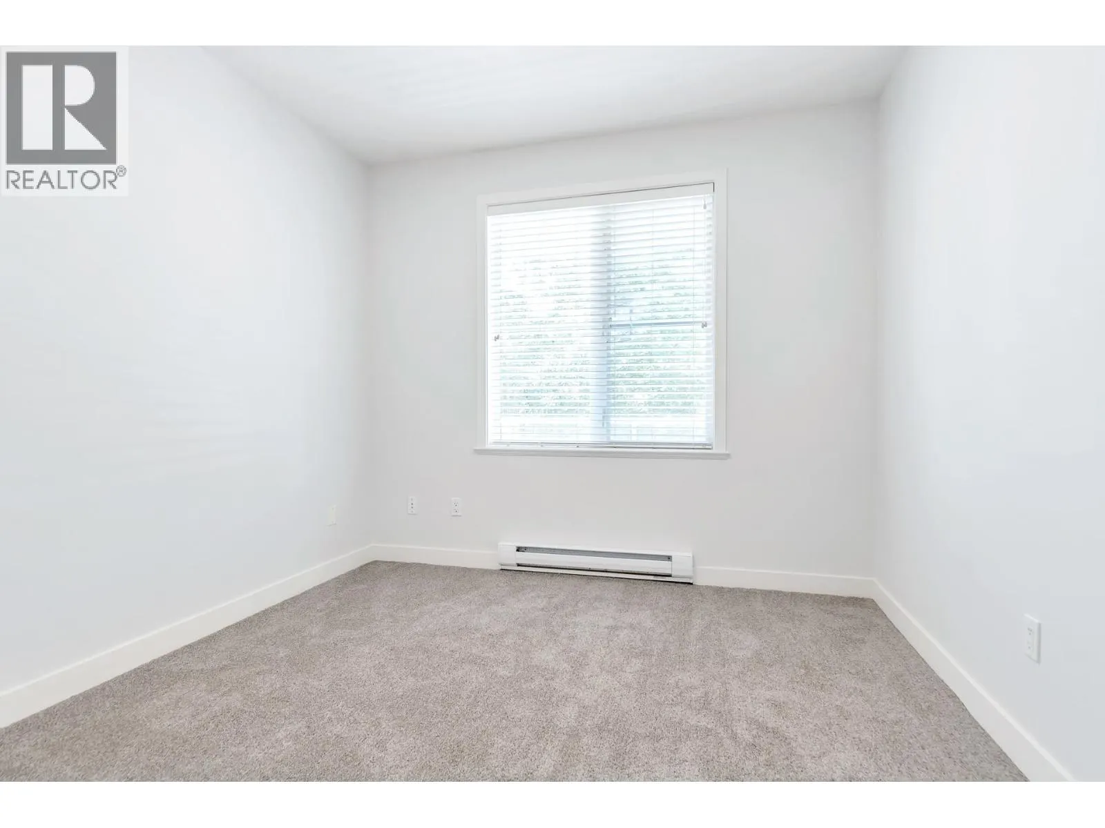 210 1375 VIEW CRESCENT