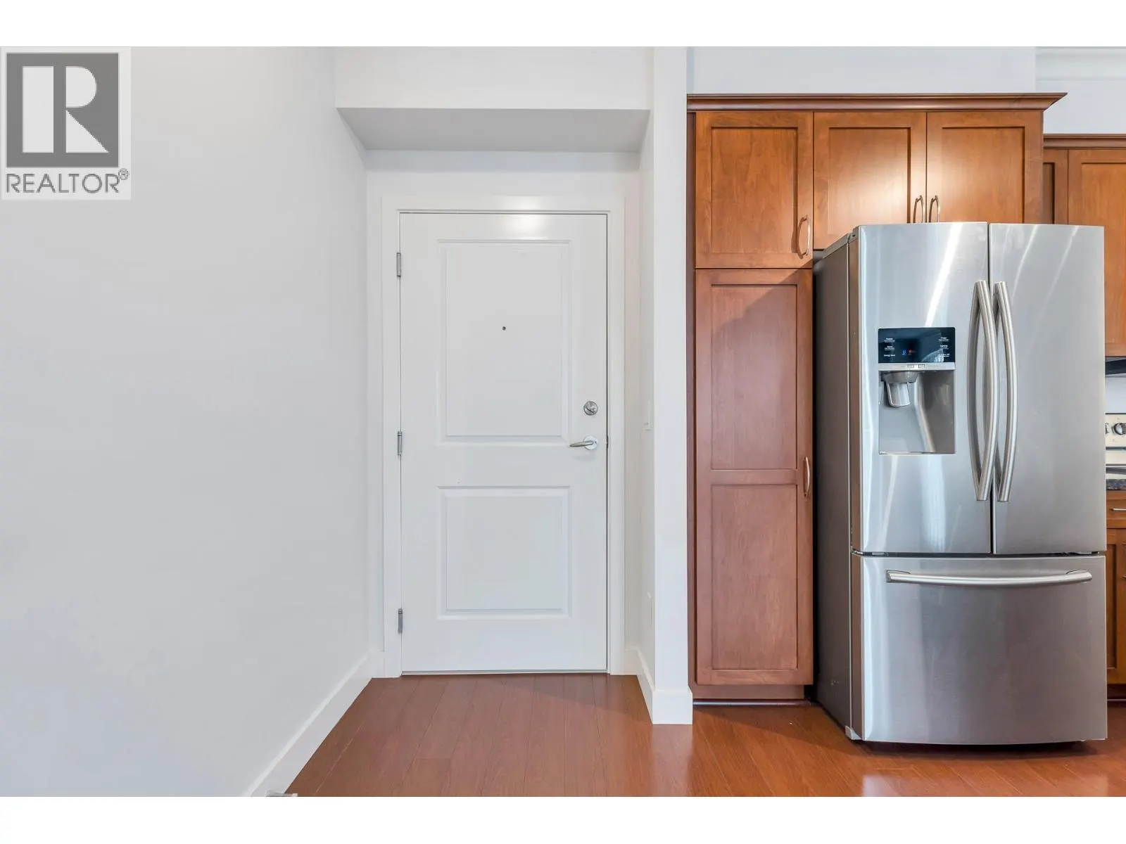 210 1375 VIEW CRESCENT