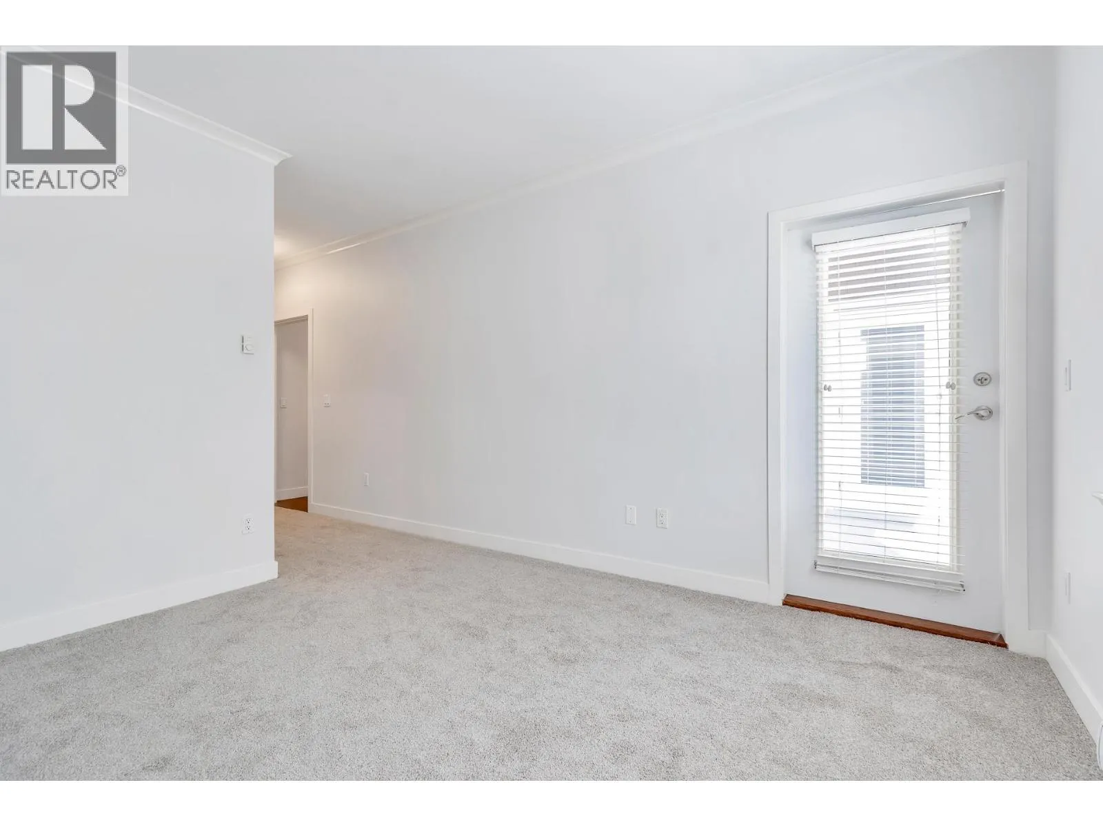 210 1375 VIEW CRESCENT