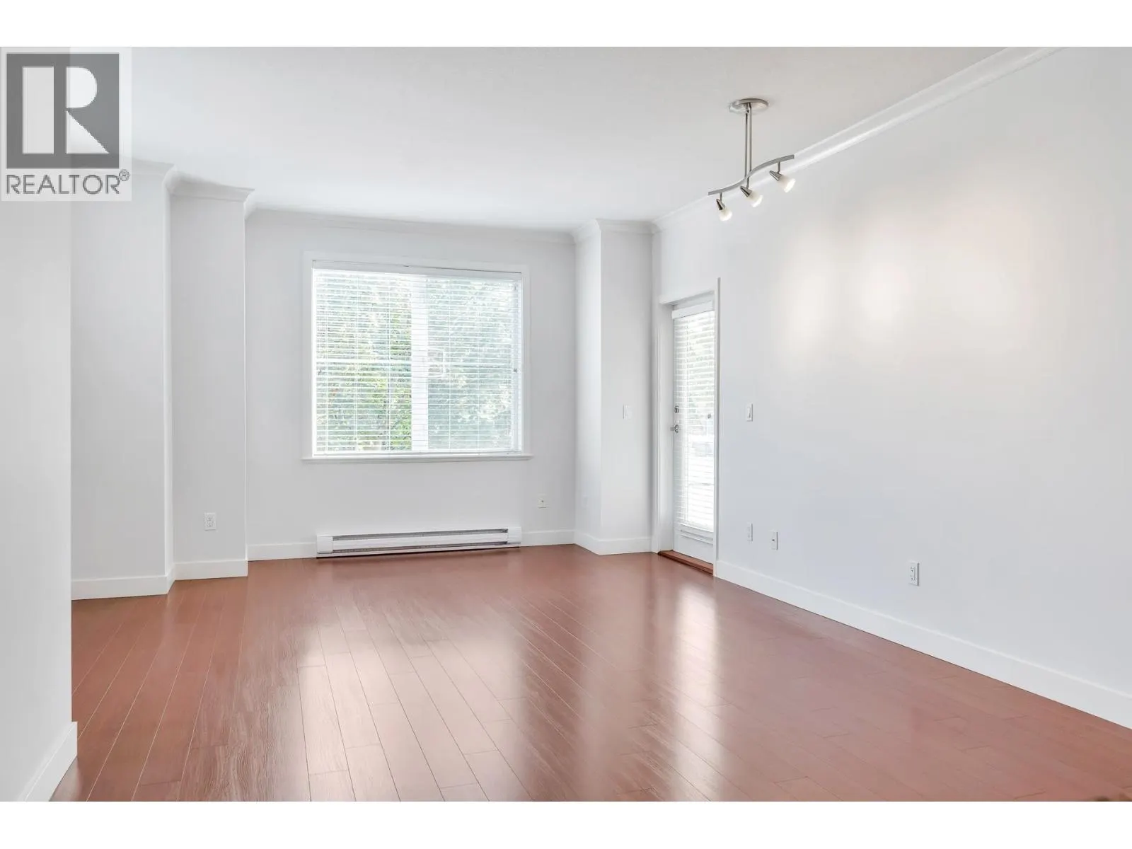 210 1375 VIEW CRESCENT