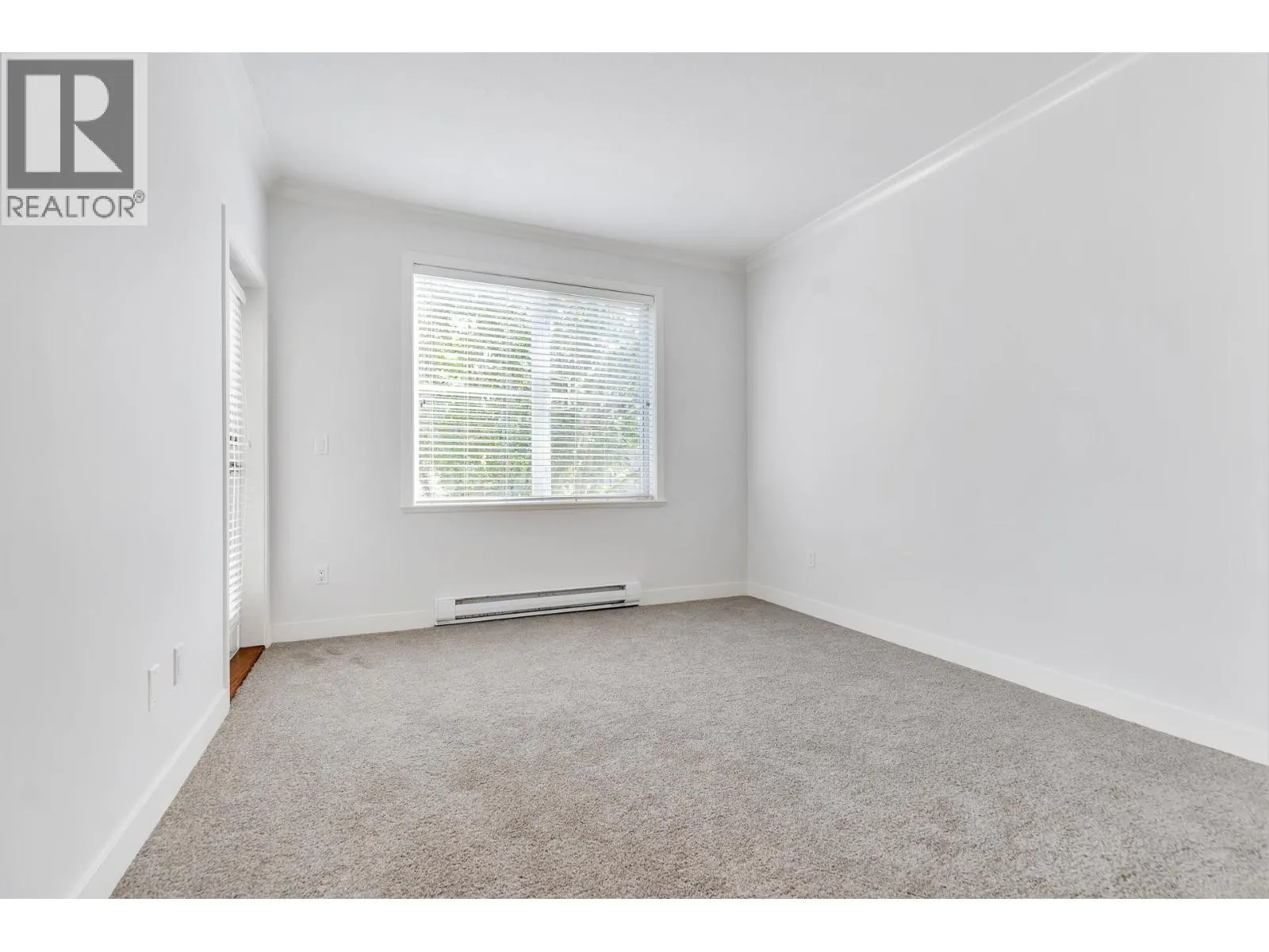 210 1375 VIEW CRESCENT