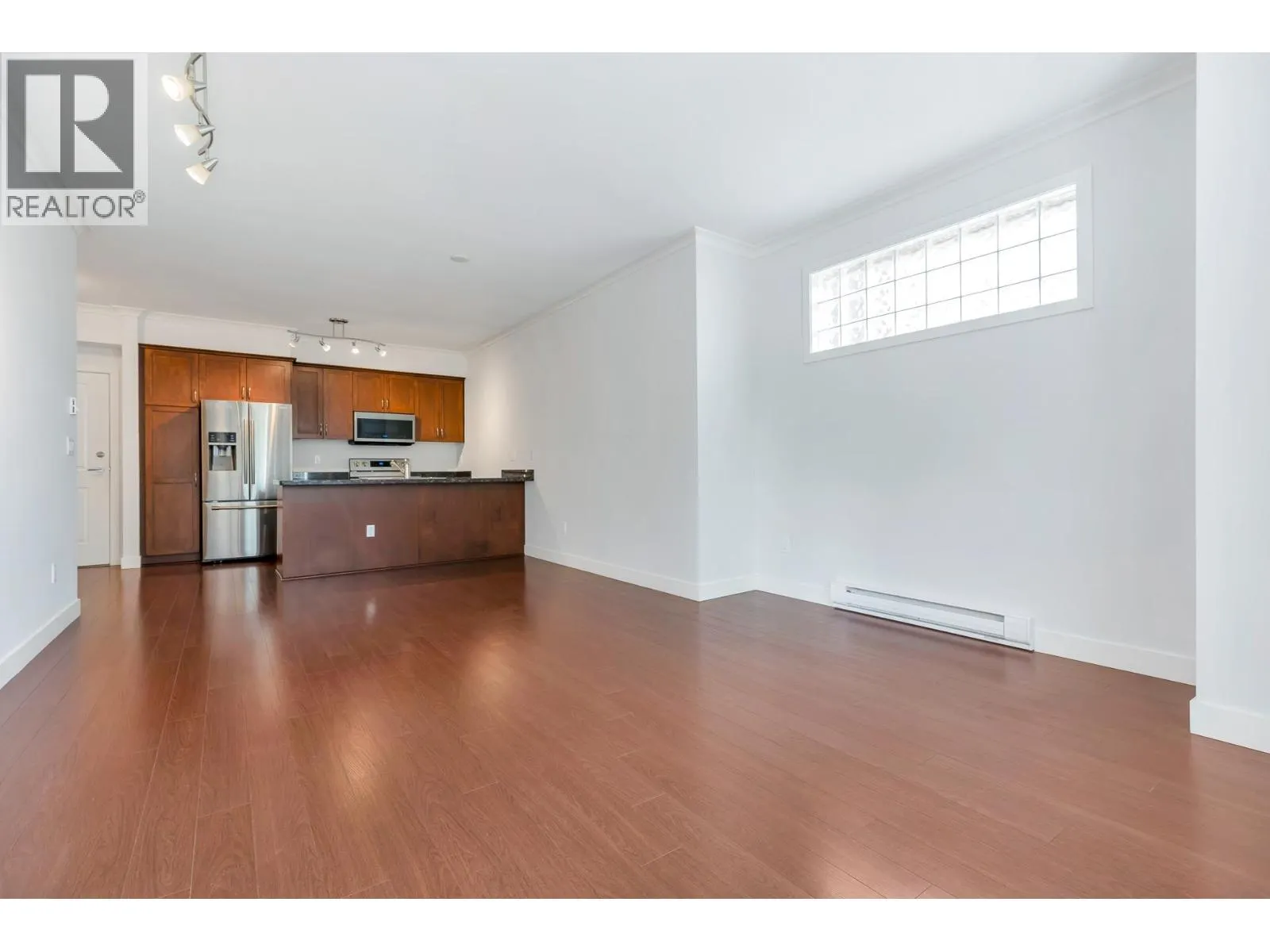 210 1375 VIEW CRESCENT