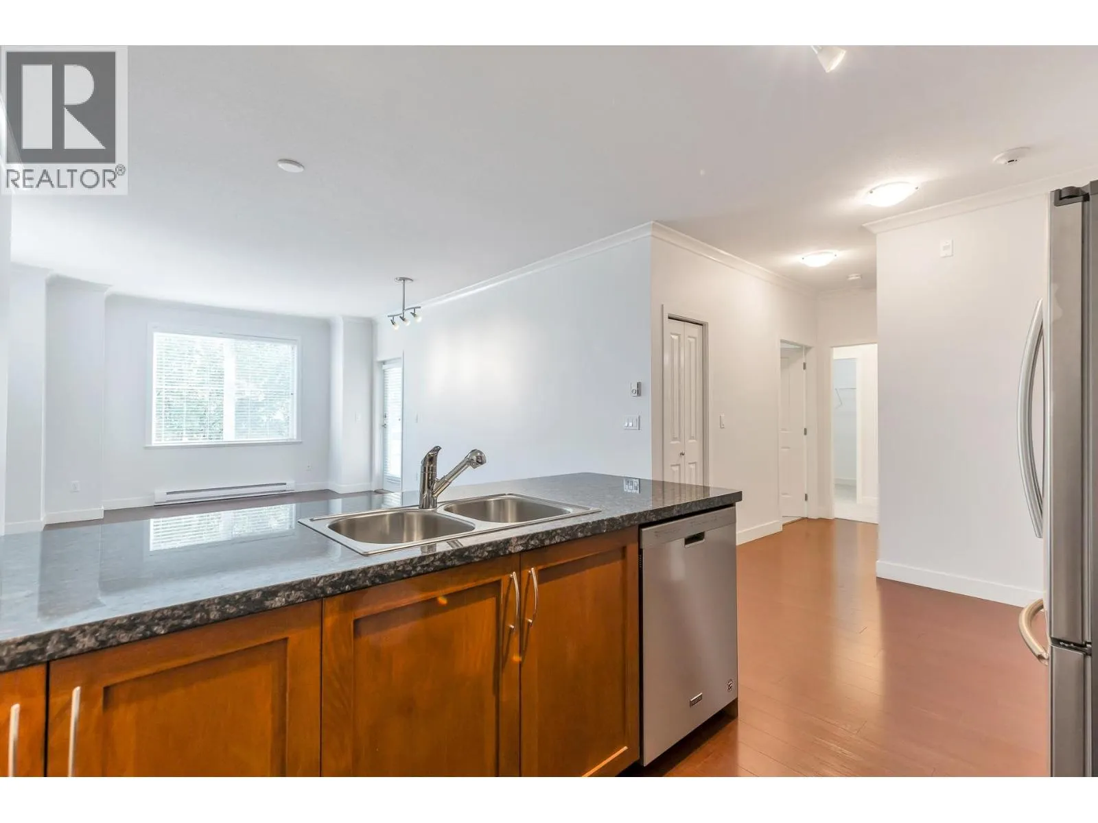 210 1375 VIEW CRESCENT