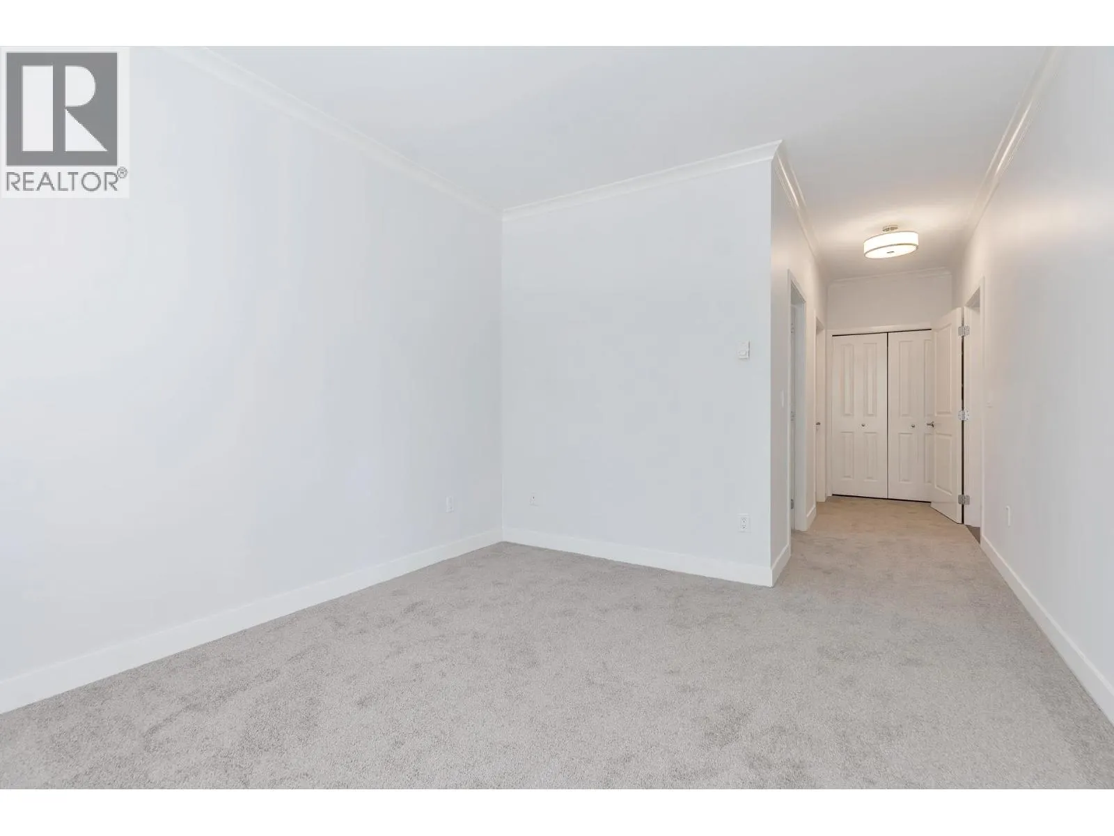 210 1375 VIEW CRESCENT