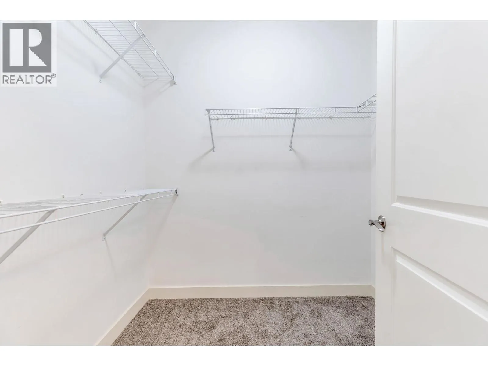210 1375 VIEW CRESCENT