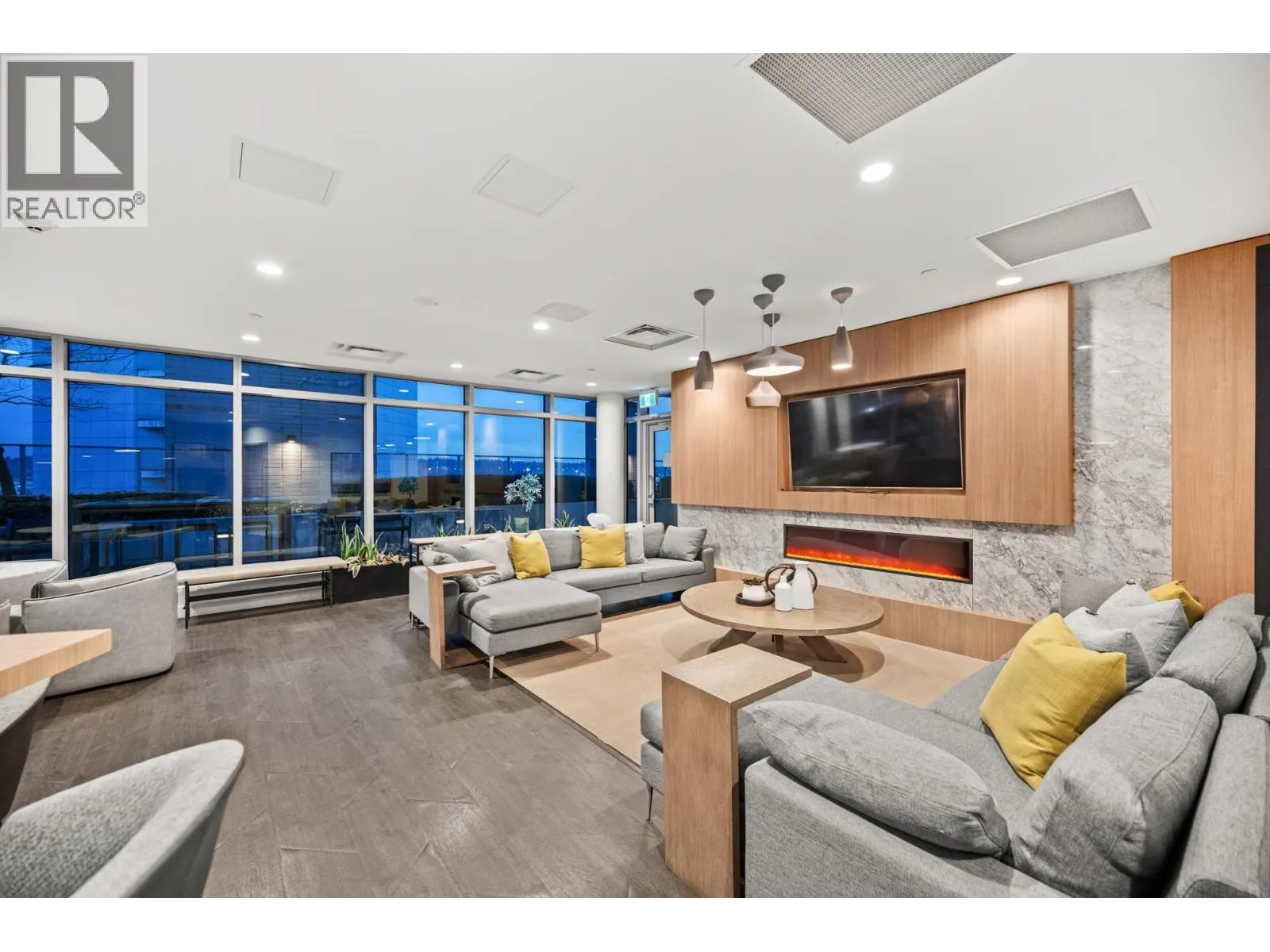 3202 908 QUAYSIDE DRIVE