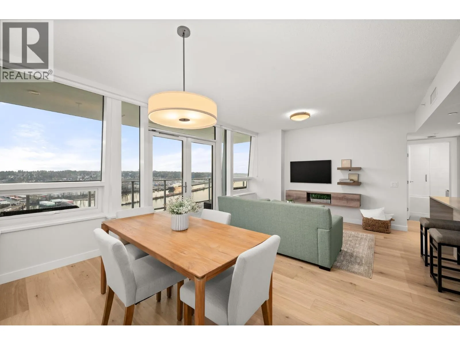 3202 908 QUAYSIDE DRIVE