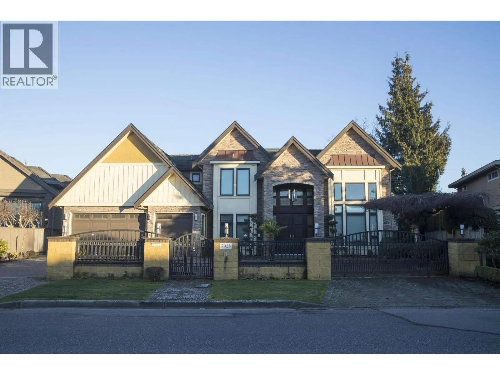 7928 SUNNYHOLME CRESCENT