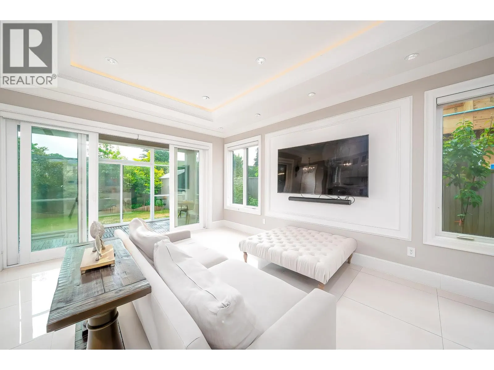 6180 KALAMALKA CRESCENT