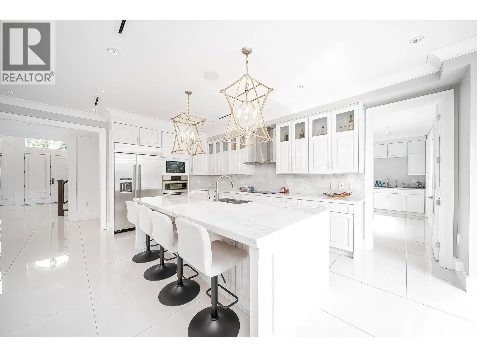 6180 KALAMALKA CRESCENT