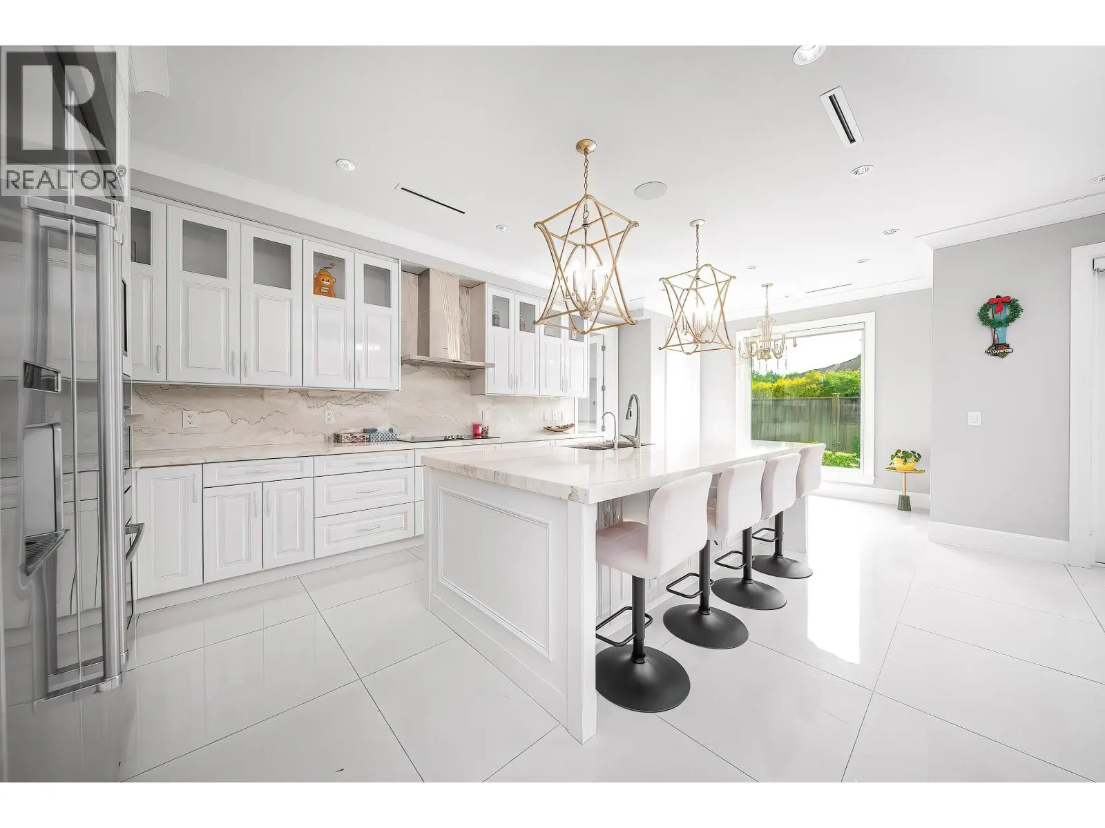 6180 KALAMALKA CRESCENT