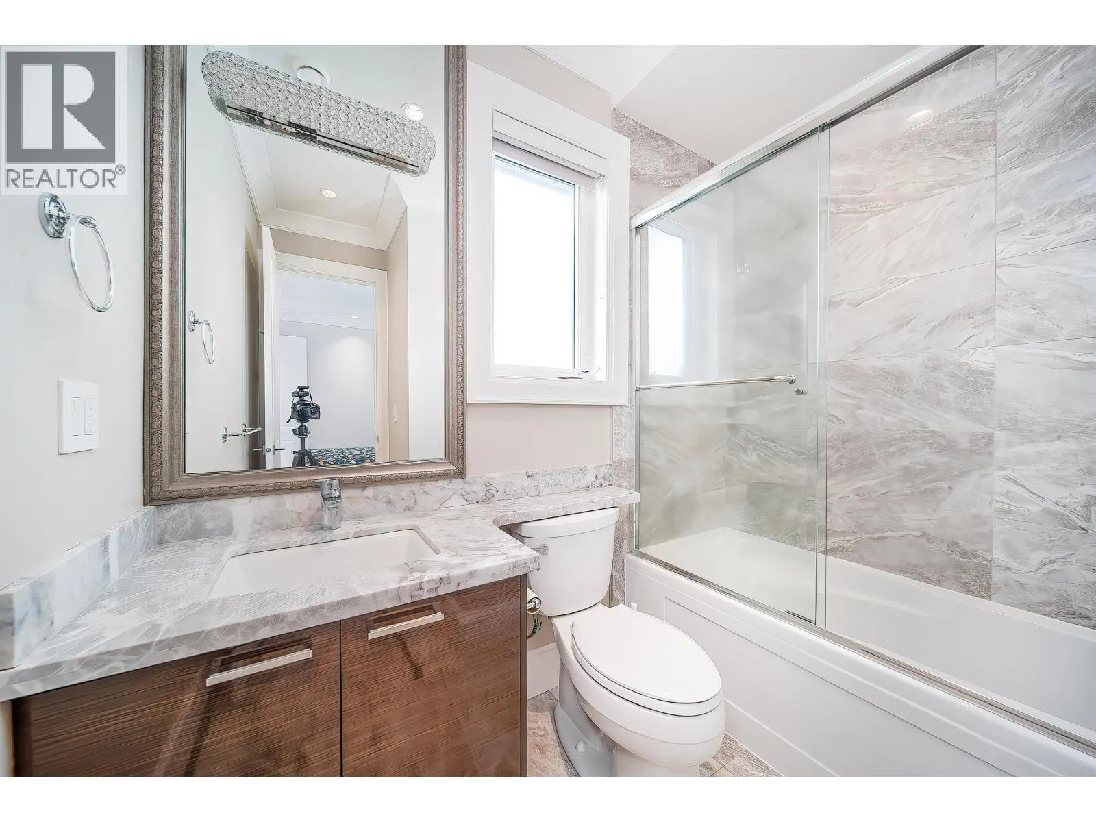 6180 KALAMALKA CRESCENT