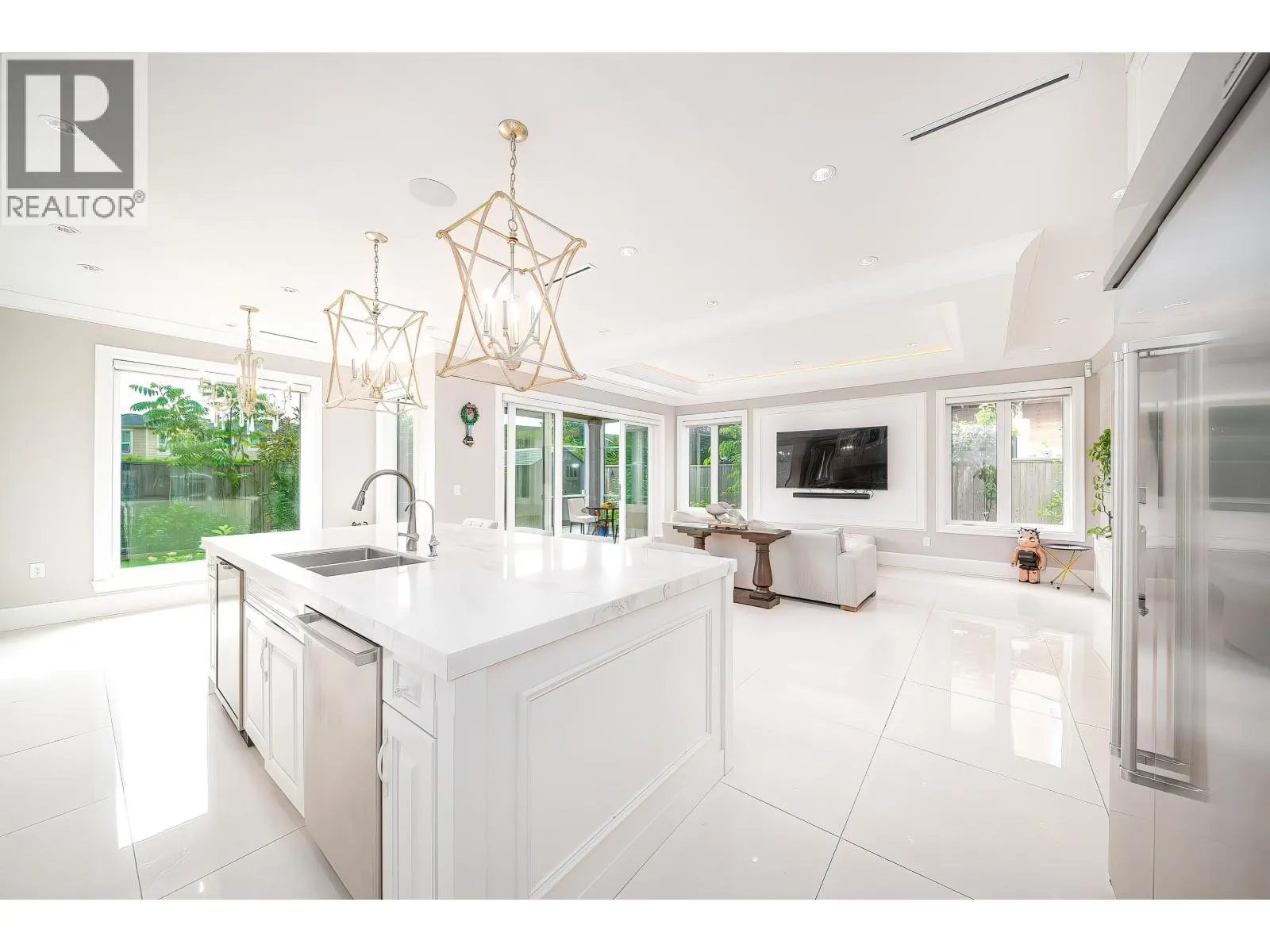 6180 KALAMALKA CRESCENT