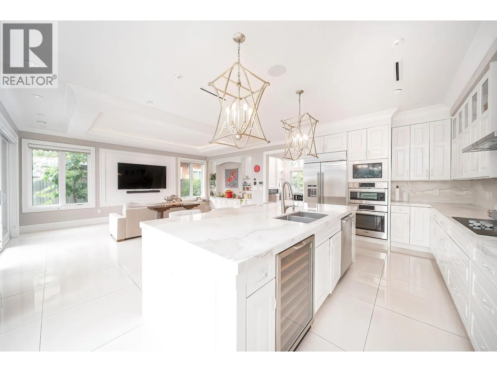 6180 KALAMALKA CRESCENT
