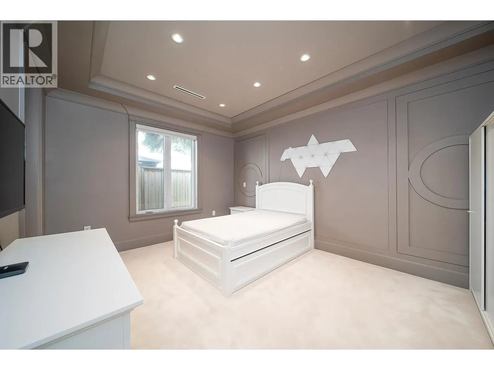6180 KALAMALKA CRESCENT