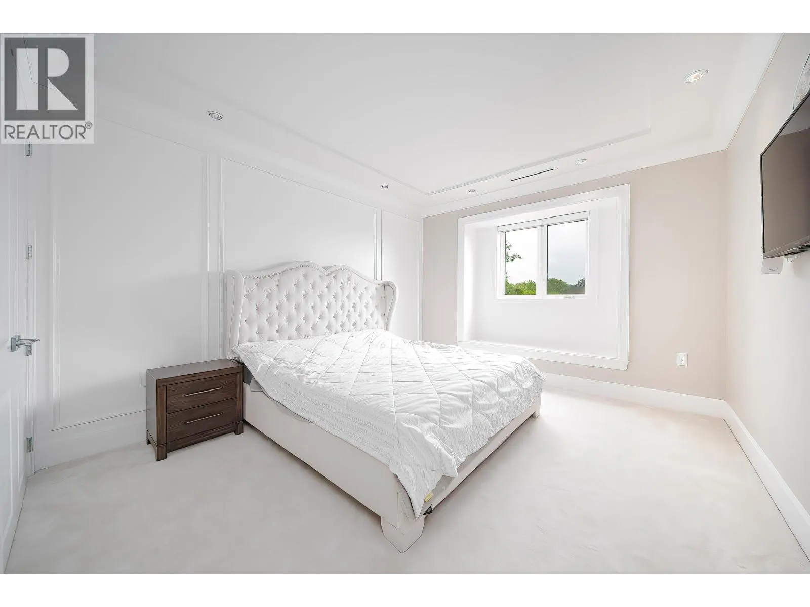 6180 KALAMALKA CRESCENT
