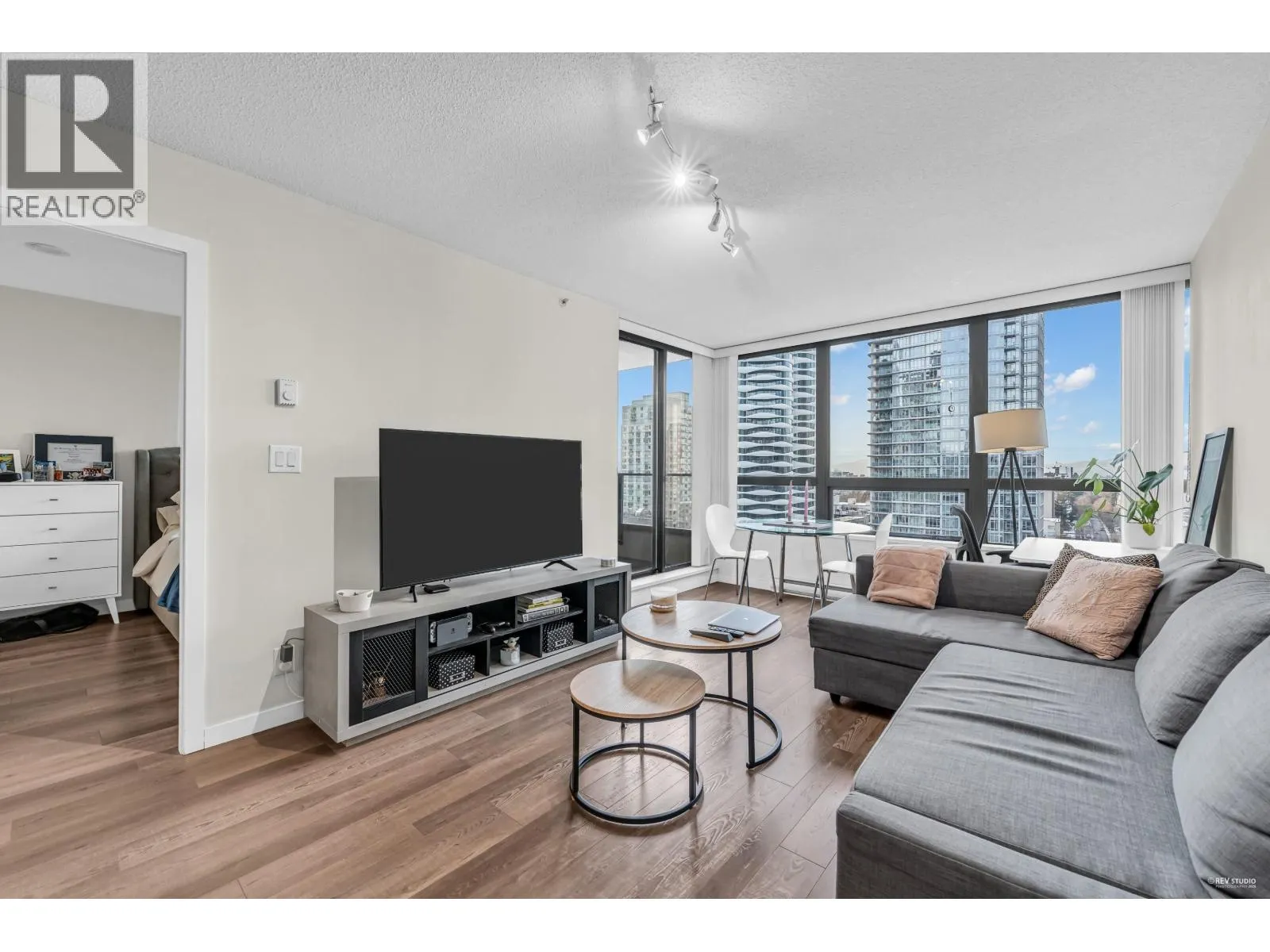 1609 938 SMITHE STREET