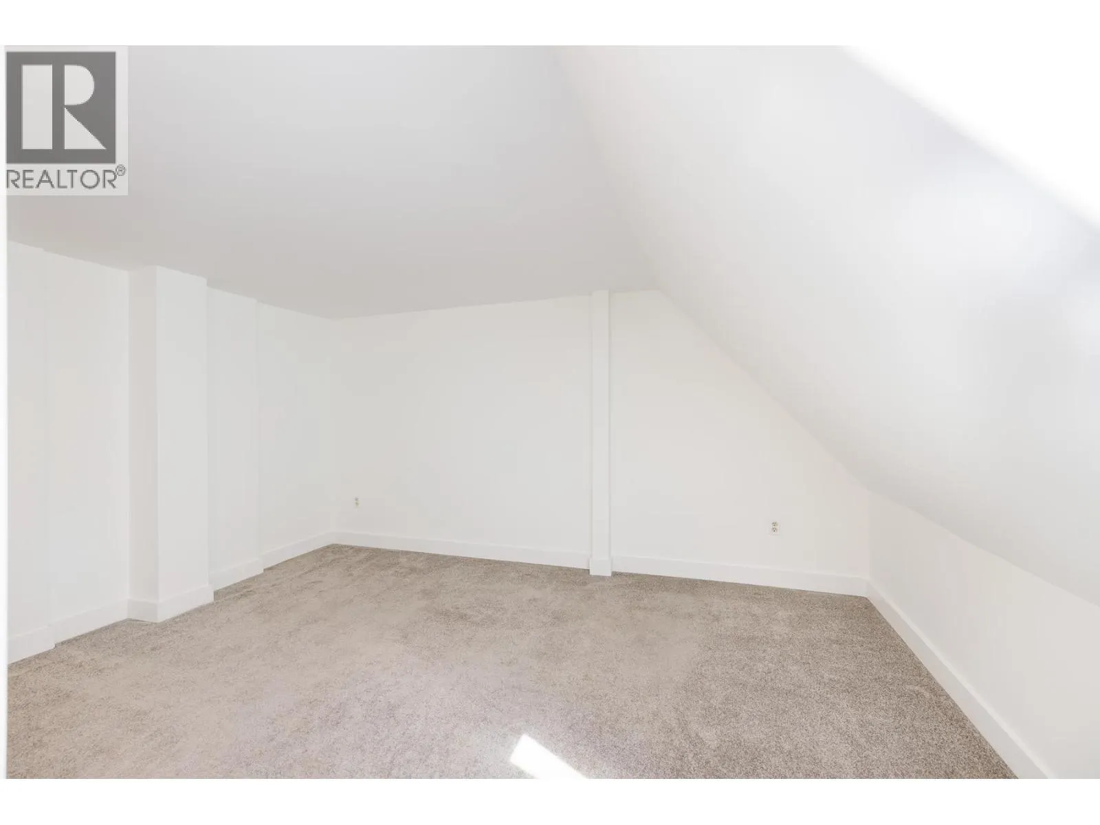 3182 MOUNTAIN HIGHWAY