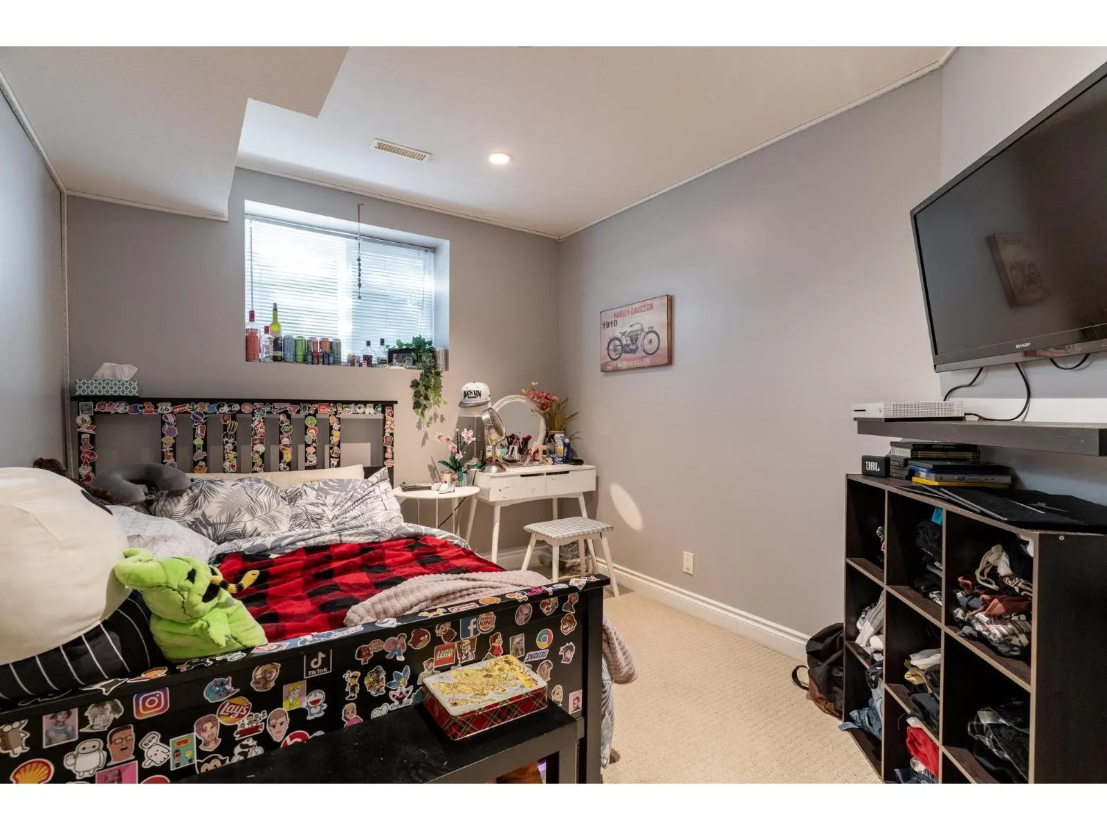 8 18868 69 AVENUE