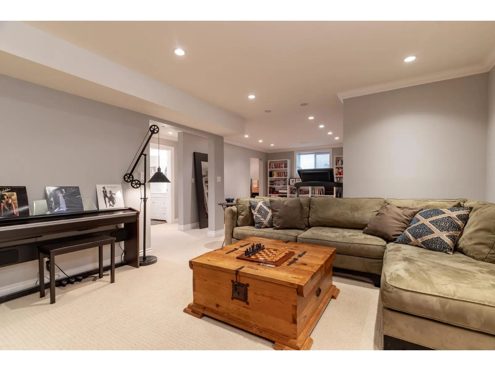 8 18868 69 AVENUE