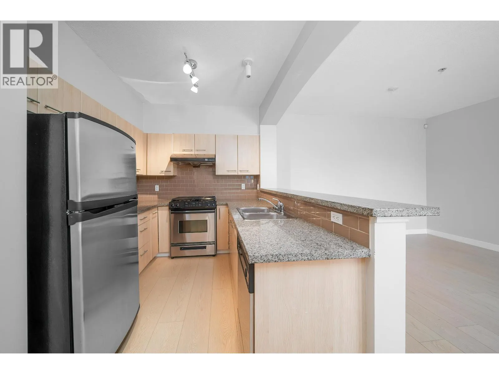 5403 5111 GARDEN CITY ROAD