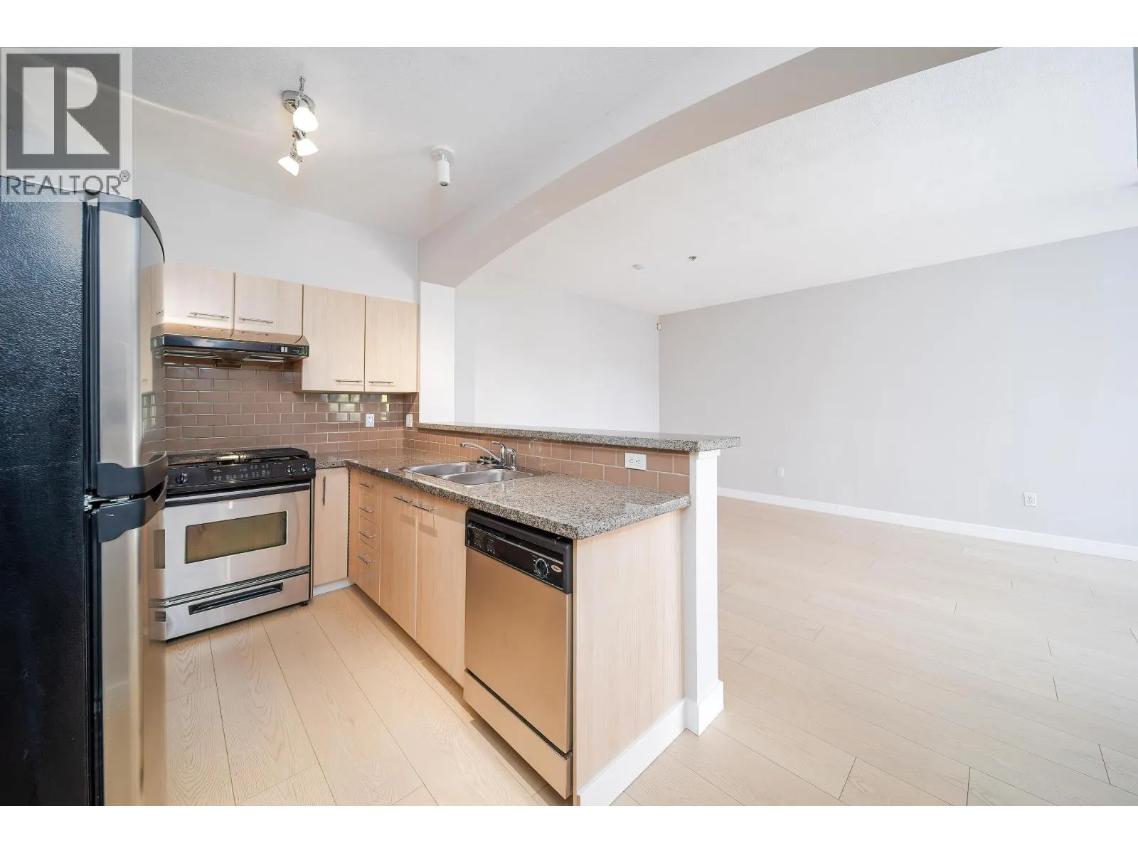5403 5111 GARDEN CITY ROAD