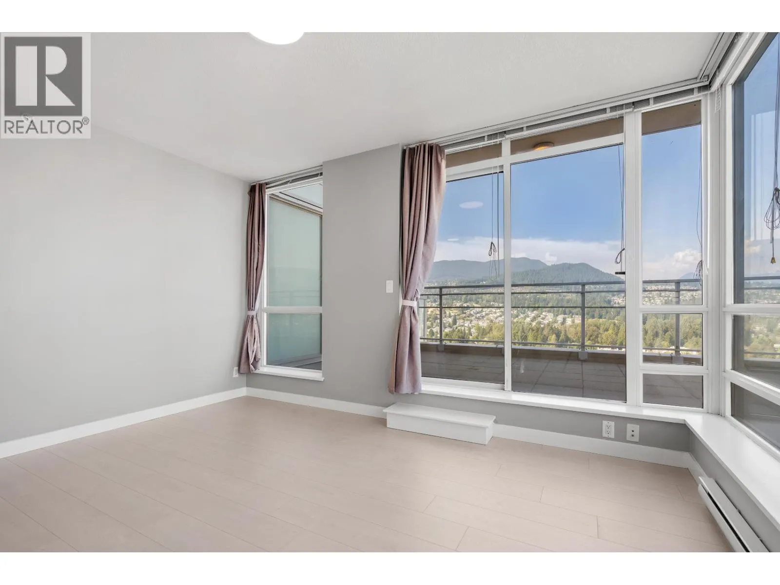 3104 2978 GLEN DRIVE