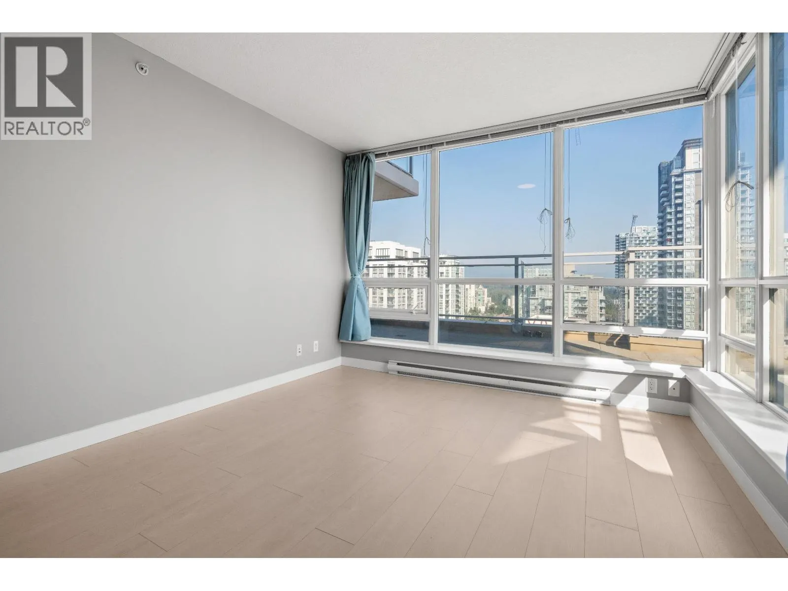 3104 2978 GLEN DRIVE