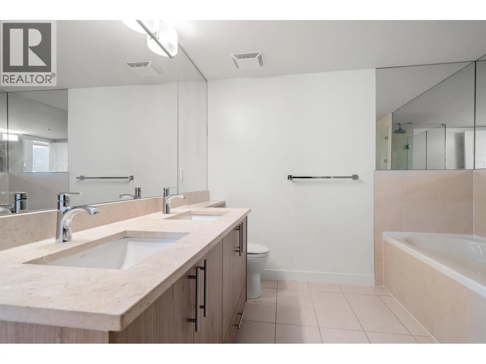 3104 2978 GLEN DRIVE