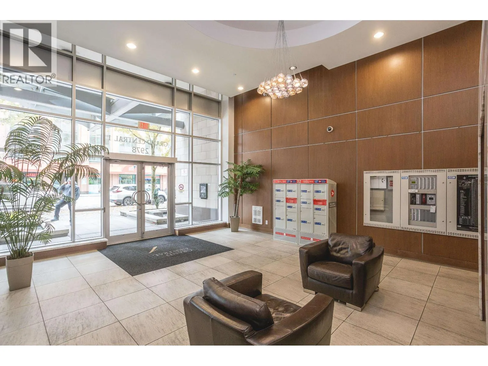 3104 2978 GLEN DRIVE
