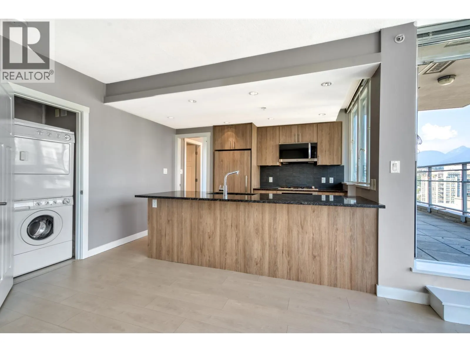 3104 2978 GLEN DRIVE