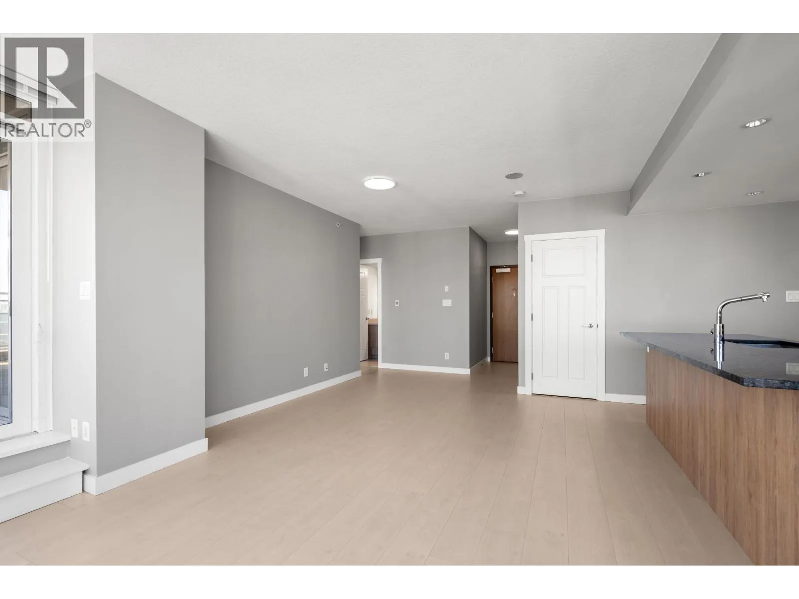 3104 2978 GLEN DRIVE