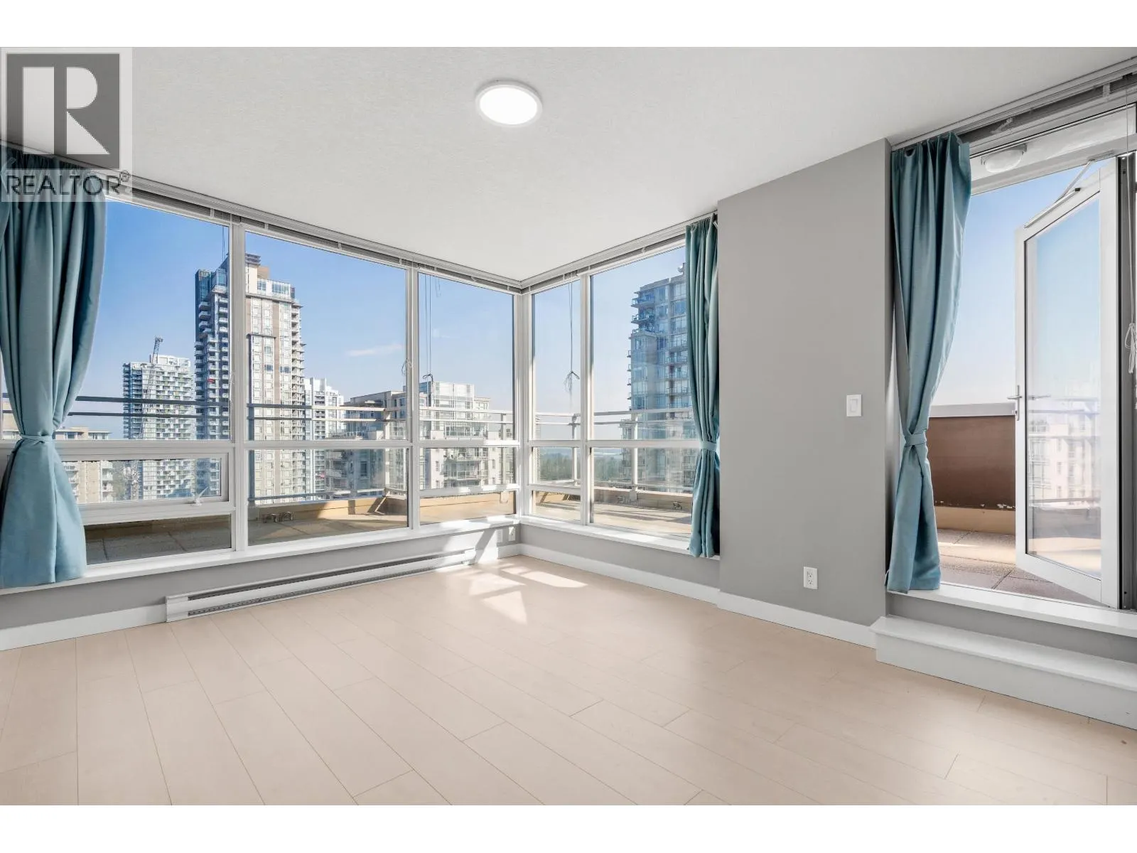 3104 2978 GLEN DRIVE