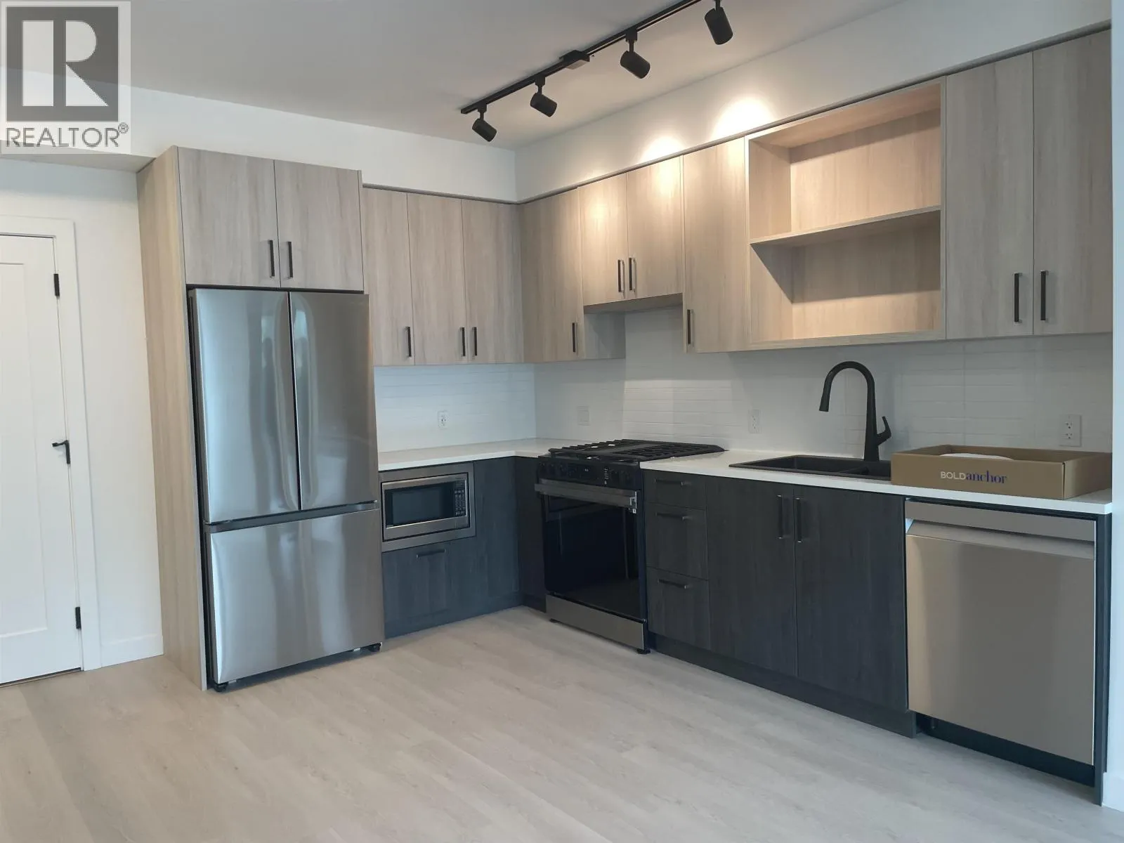 504 1100 CLARK ROAD