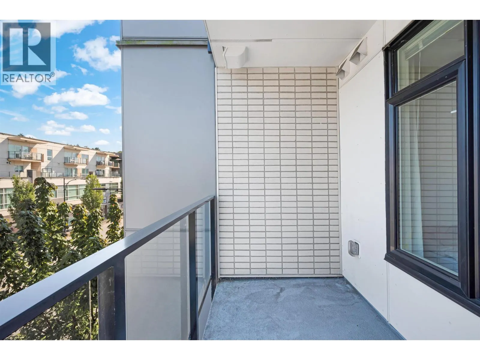 303 725 MARINE DRIVE