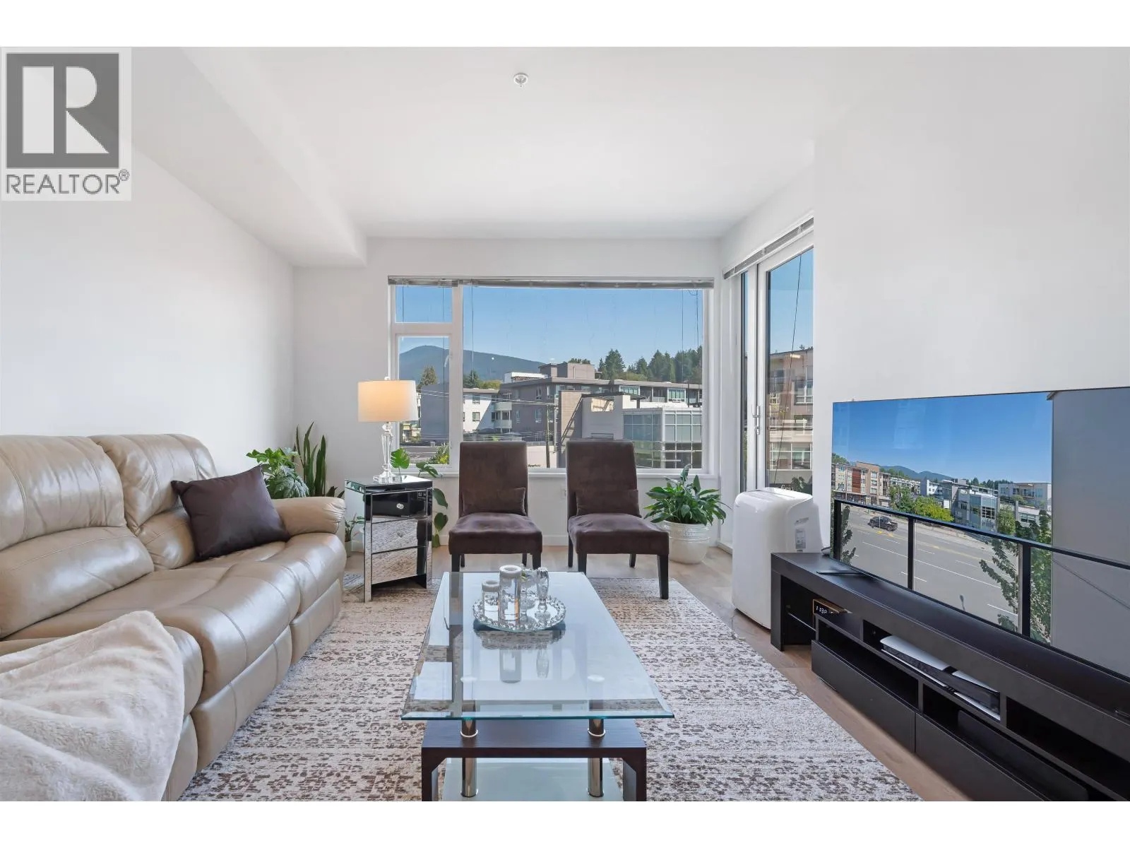 303 725 MARINE DRIVE