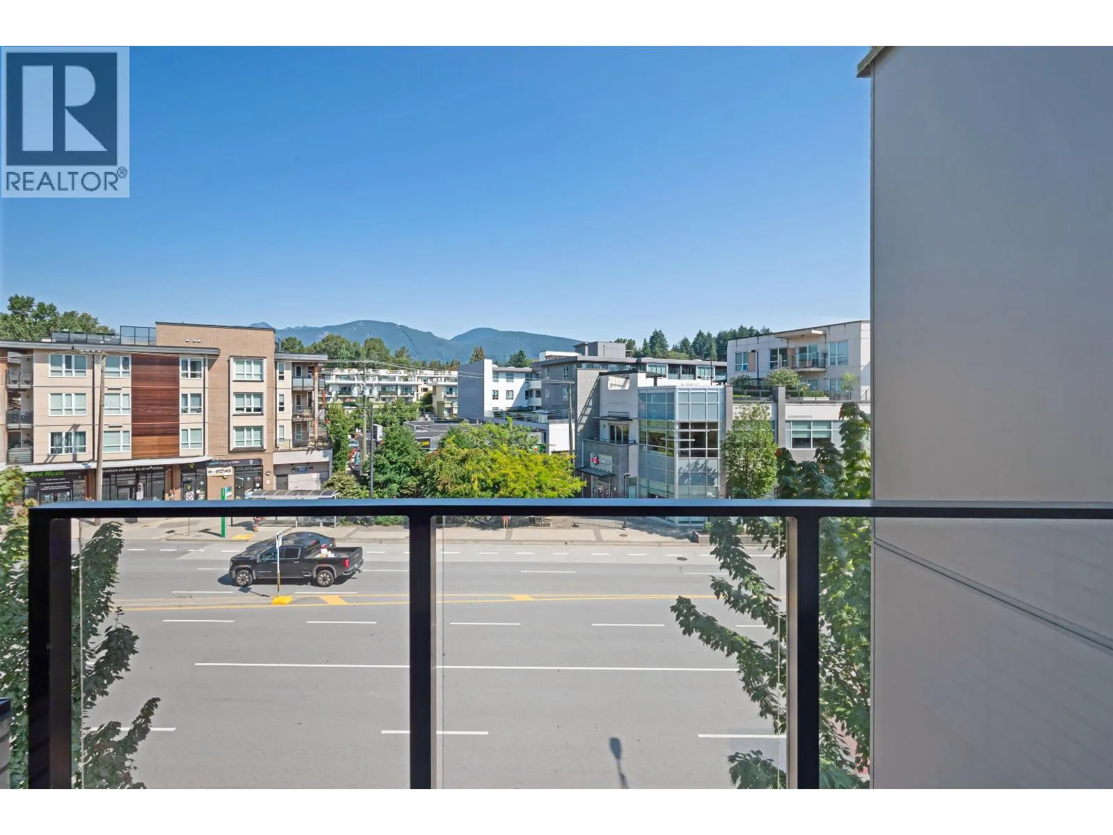 303 725 MARINE DRIVE