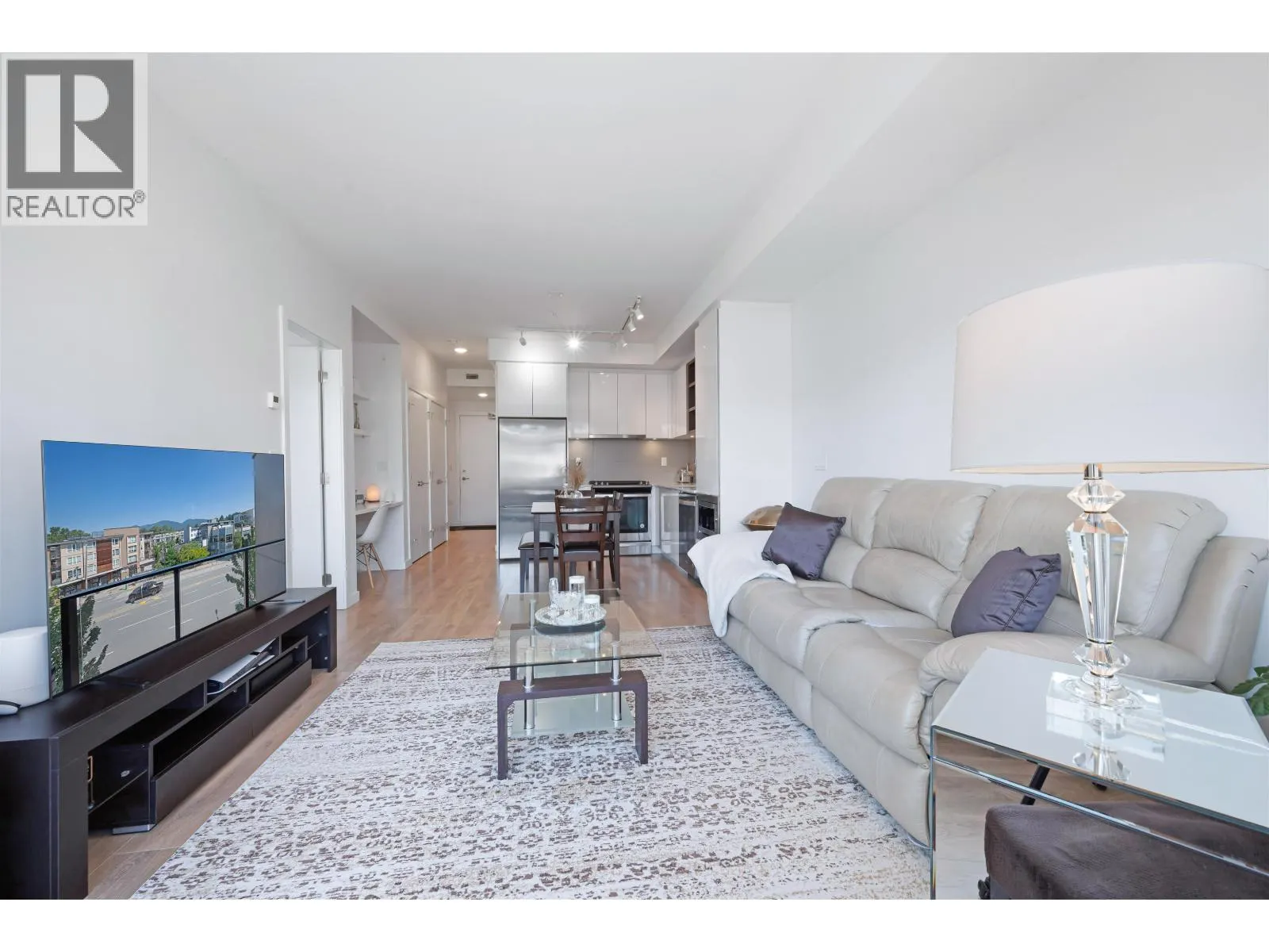 303 725 MARINE DRIVE