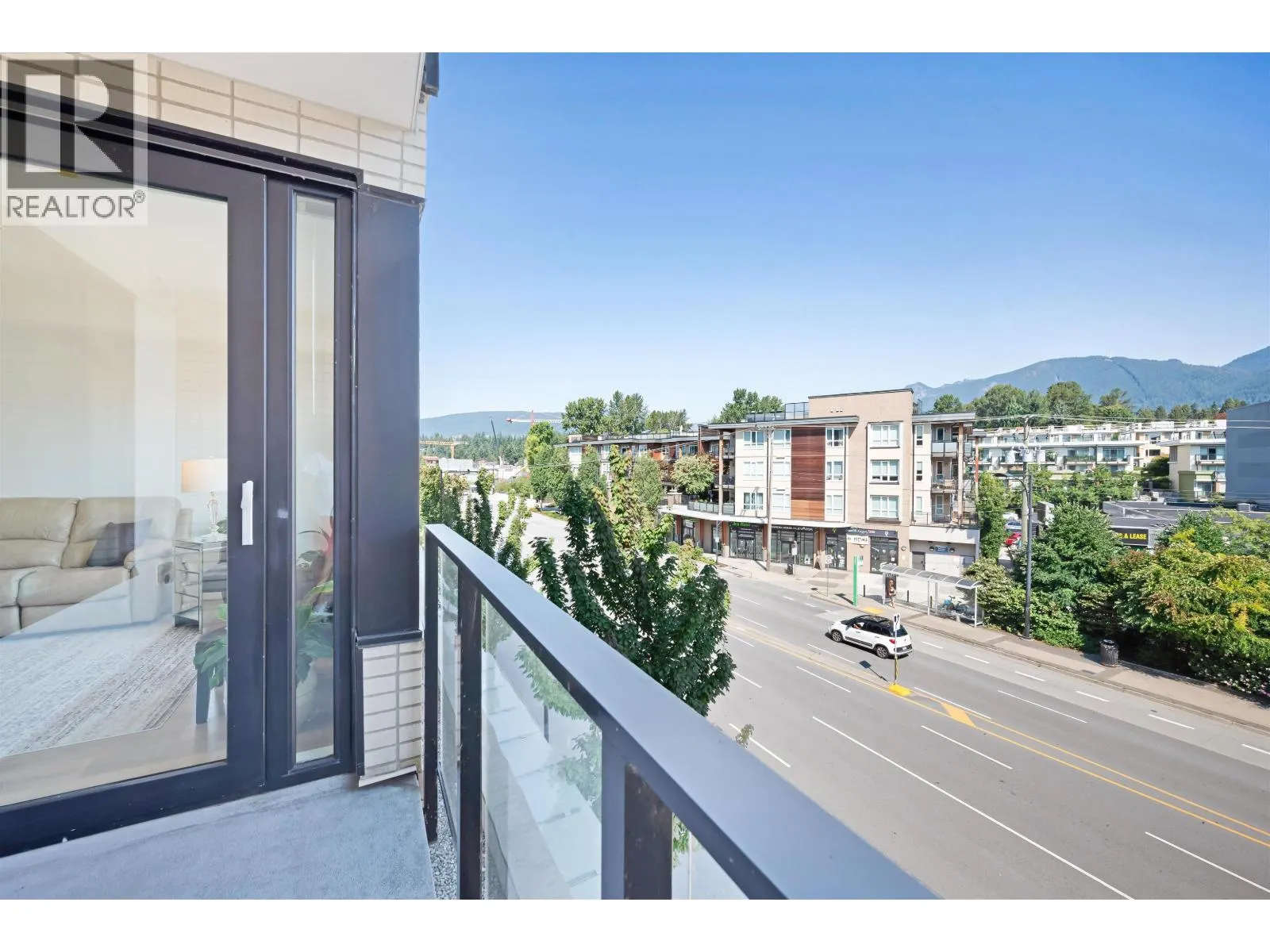 303 725 MARINE DRIVE