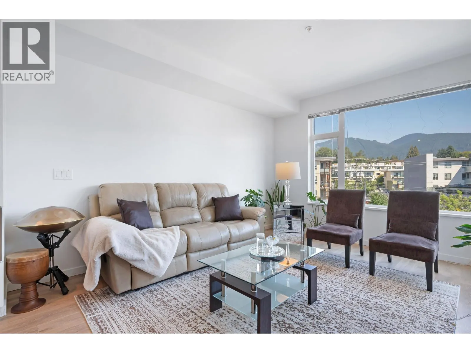 303 725 MARINE DRIVE