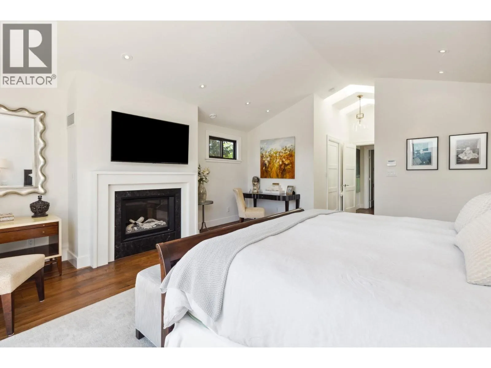 939 FRIAR CRESCENT