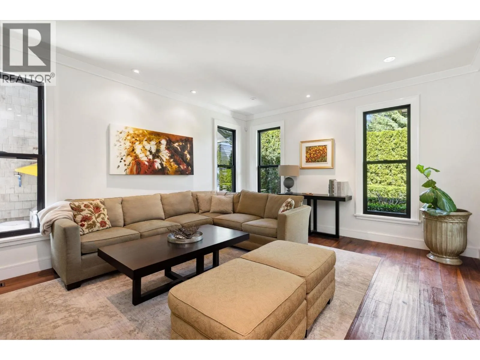 939 FRIAR CRESCENT