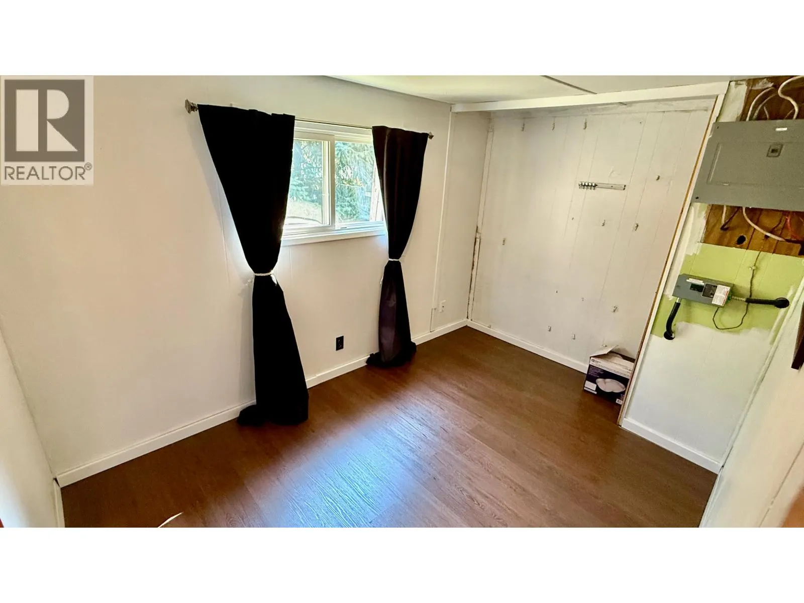 5869 HORSE LAKE ROAD