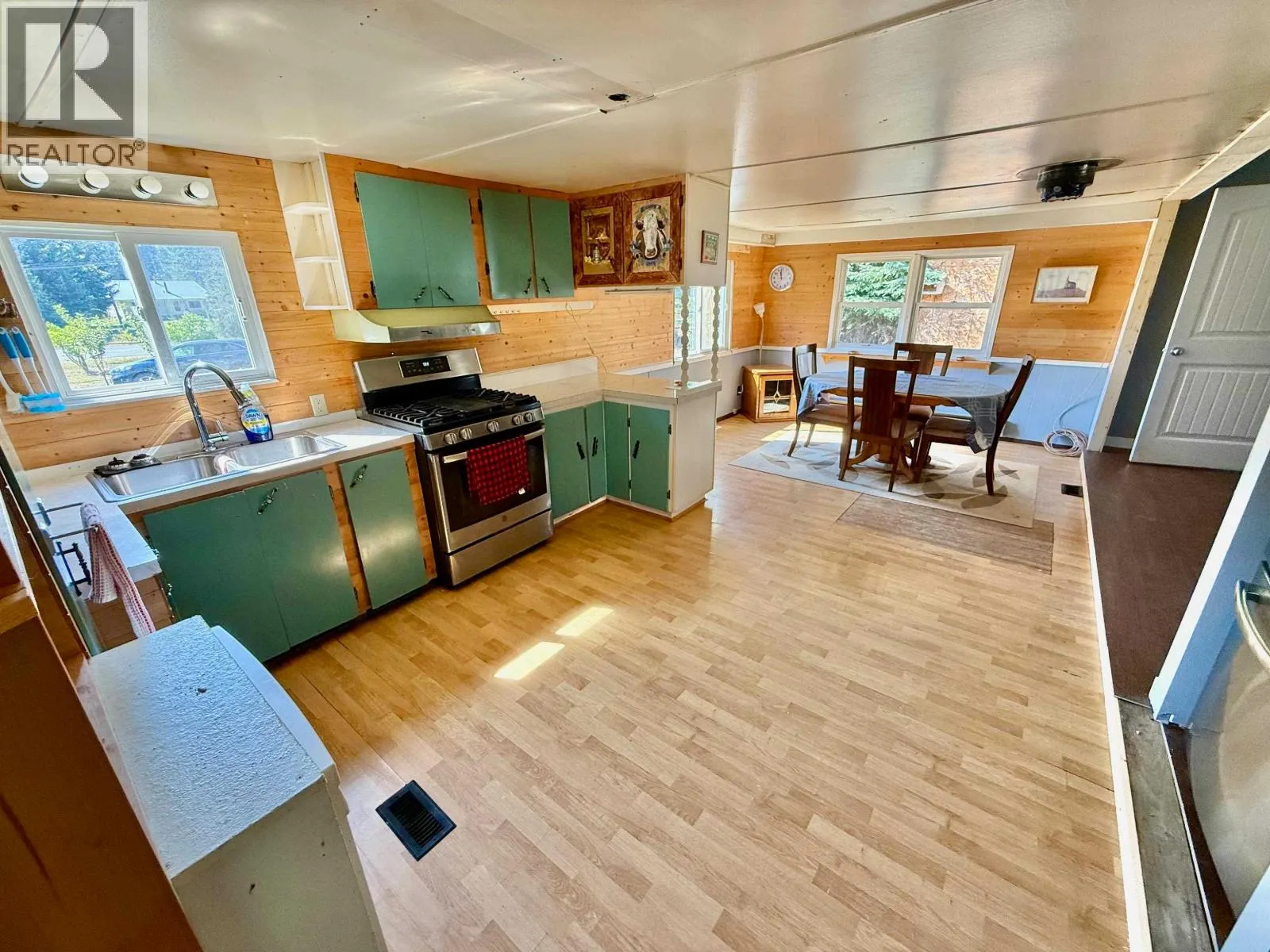 5869 HORSE LAKE ROAD