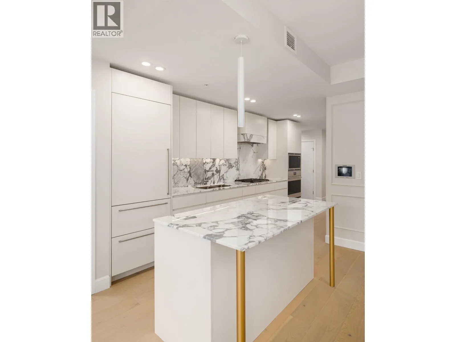 303 3668 W 10TH AVENUE
