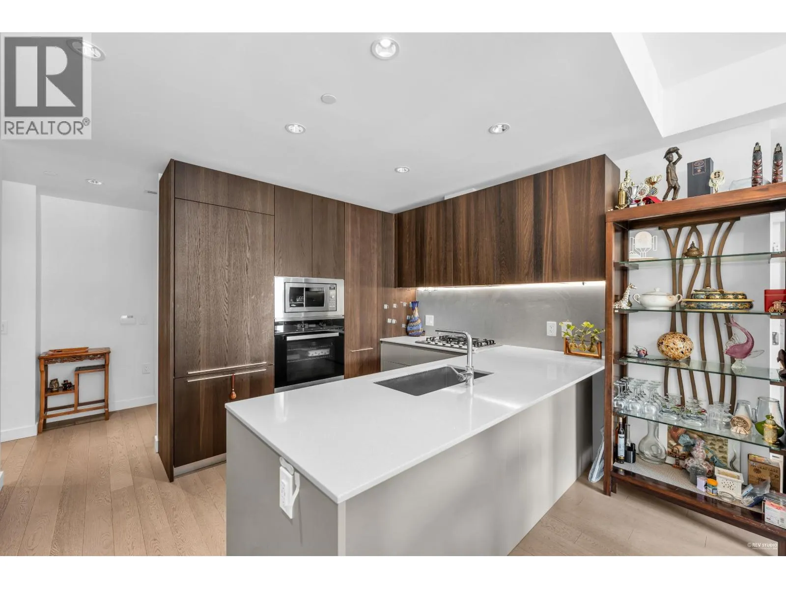 403 6699 RIVER ROAD