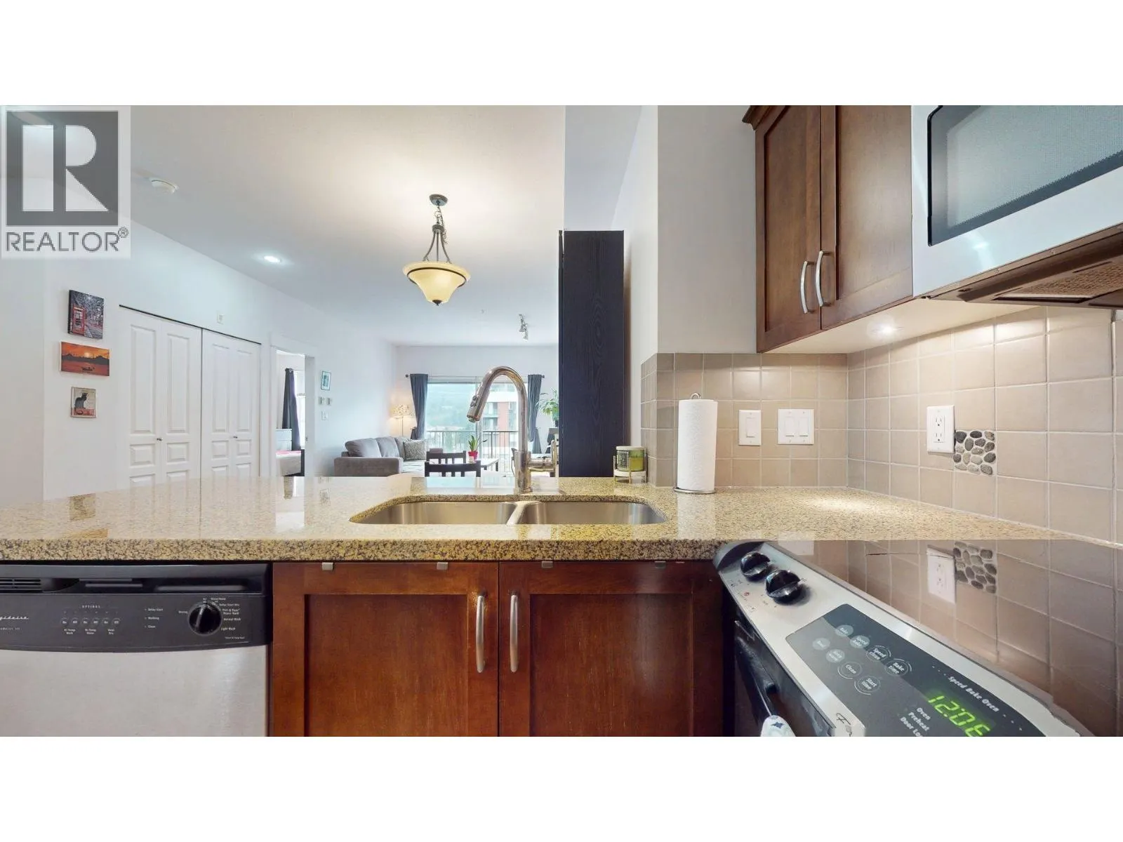 309 1336 MAIN STREET