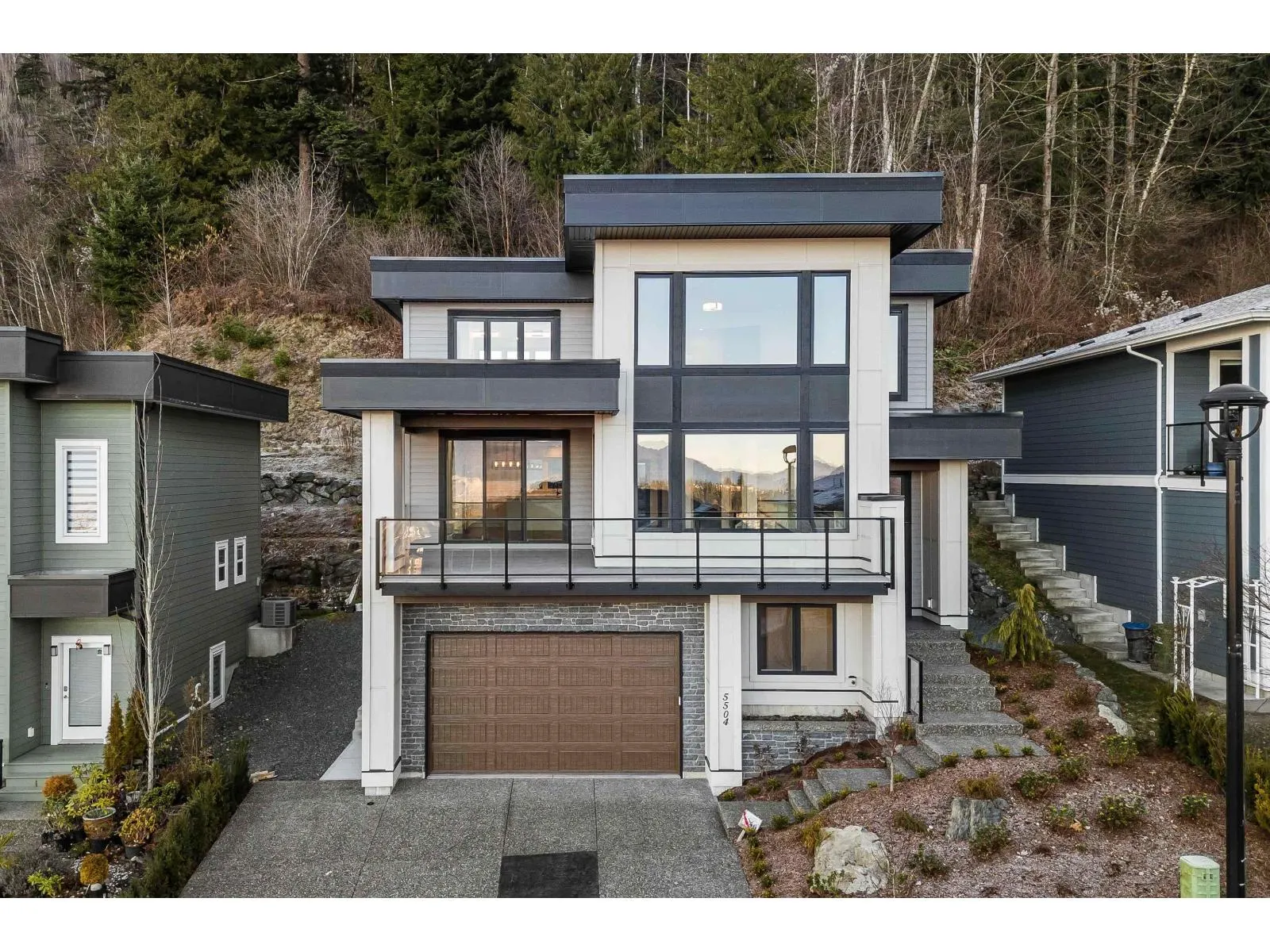 5504 MACLACHLAN PLACE|Promontory