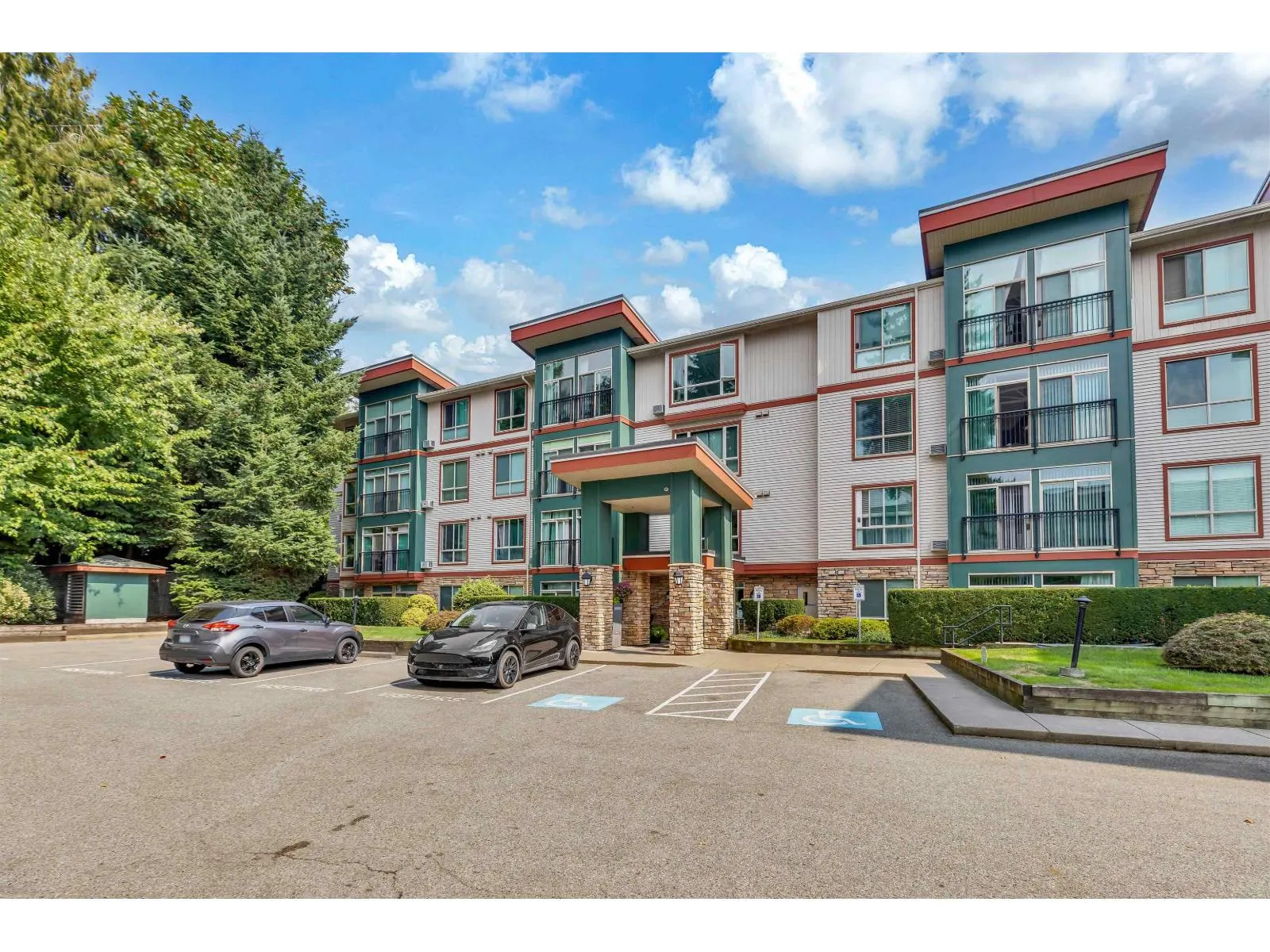 312 33485 SOUTH FRASER WAY